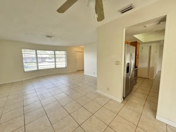 $3,100 | 200 Southwest 4th Street, Boca Raton, FL 33432