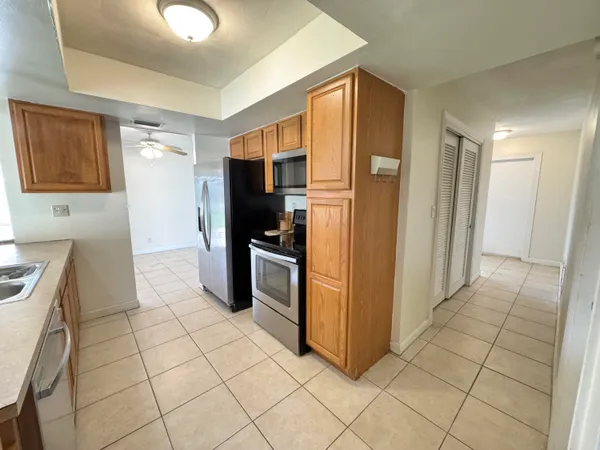 $3,100 | 200 Southwest 4th Street, Boca Raton, FL 33432