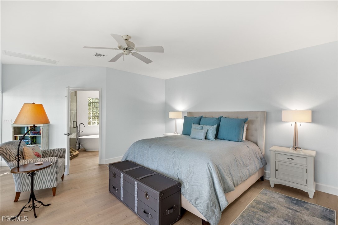 2400 Los Colony Road Sanibel, FL 33957 - Photo 20 of 50 a bed room with a bed and a lamp