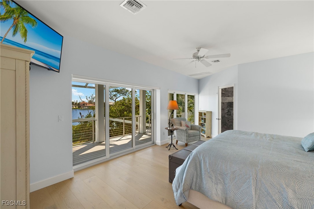 2400 Los Colony Road Sanibel, FL 33957 - Photo 24 of 50 a bed room with a bed and a large window