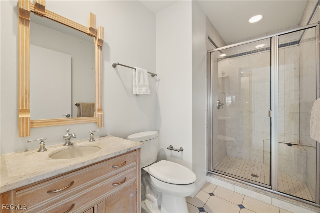 2400 Los Colony Road Sanibel, FL 33957 - Photo 34 of 50 a bathroom with a sink toilet and shower