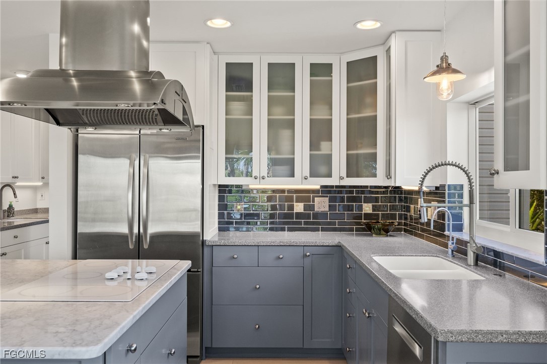 2400 Los Colony Road Sanibel, FL 33957 - Photo 9 of 50 a kitchen with a sink a stove and a refrigerator