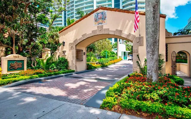 $16,000,000 | 1643 Brickell Avenue, Unit PH4901, Miami, FL 33129