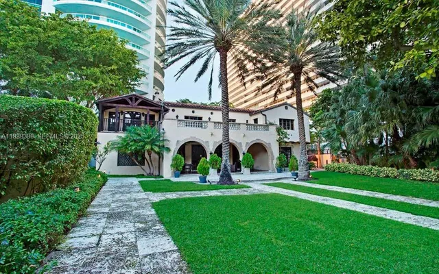 $16,000,000 | 1643 Brickell Avenue, Unit PH4901, Miami, FL 33129