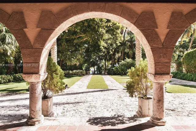 $16,000,000 | 1643 Brickell Avenue, Unit PH4901, Miami, FL 33129