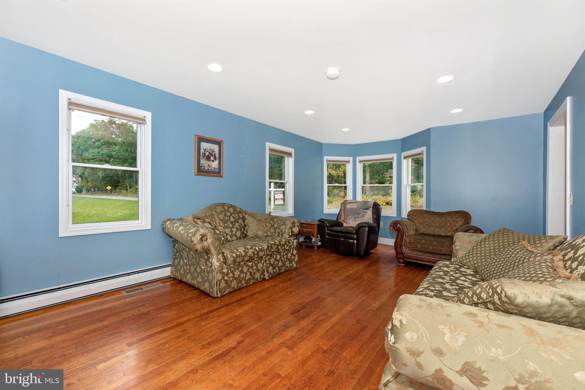 10006 Longs Mill Road Rocky Ridge, MD 21778 - Photo 19 of 66 Living Room
