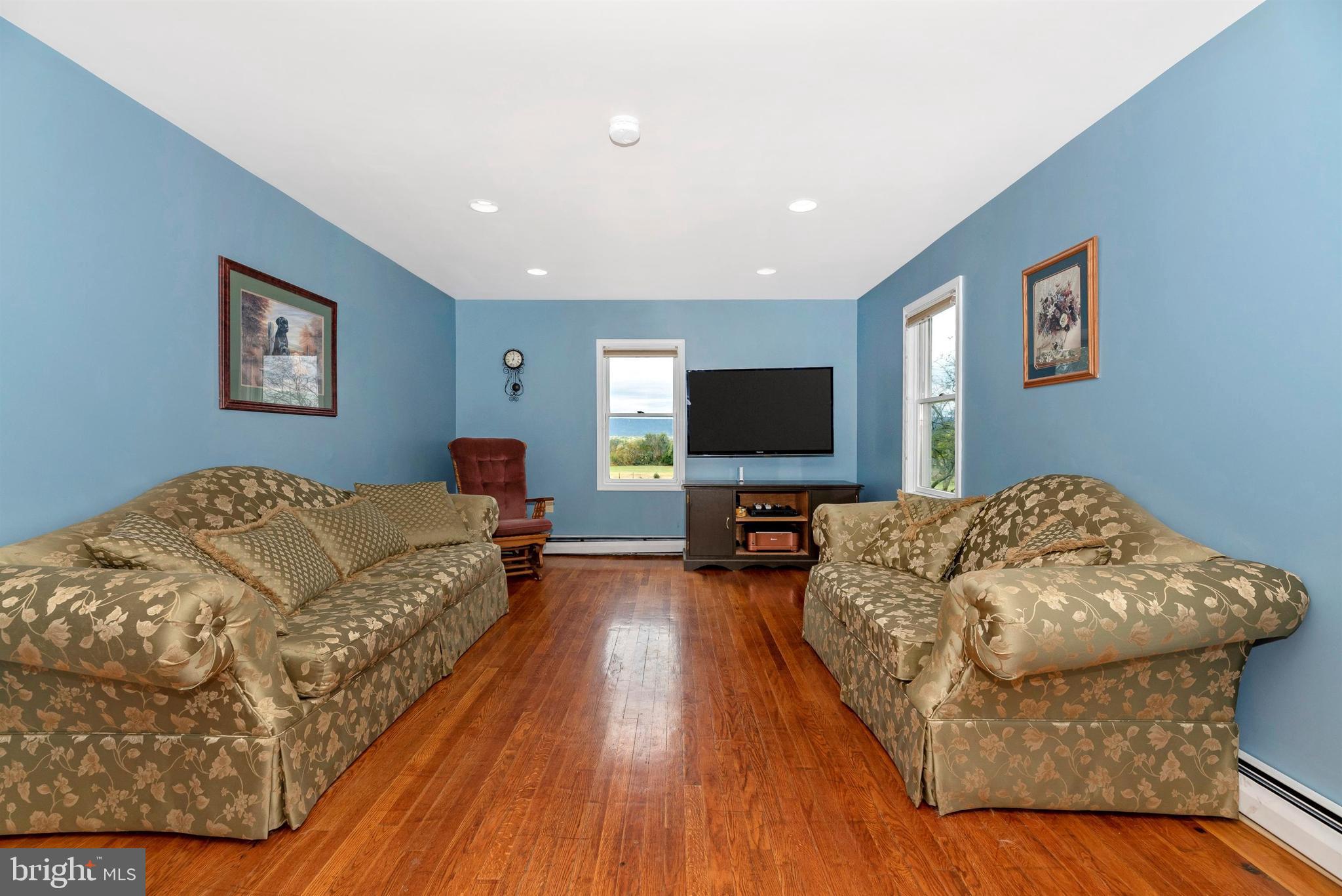 10006 Longs Mill Road Rocky Ridge, MD 21778 - Photo 21 of 66 Living Room