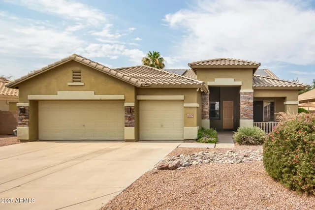 $2,800 | 1676 East Hawken Place, Chandler, AZ 85286