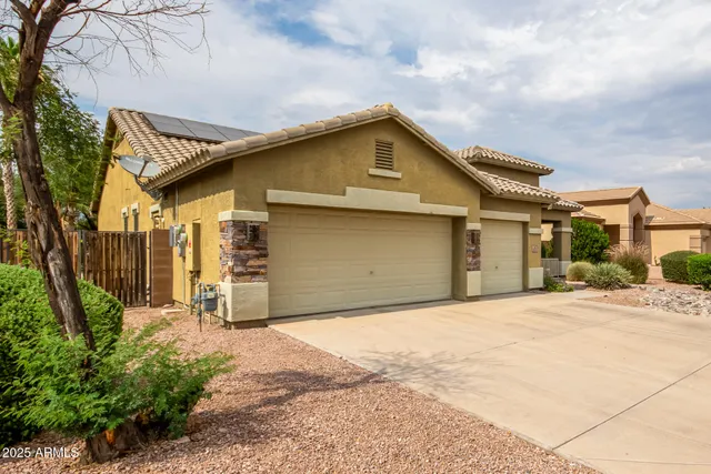 $2,800 | 1676 East Hawken Place, Chandler, AZ 85286