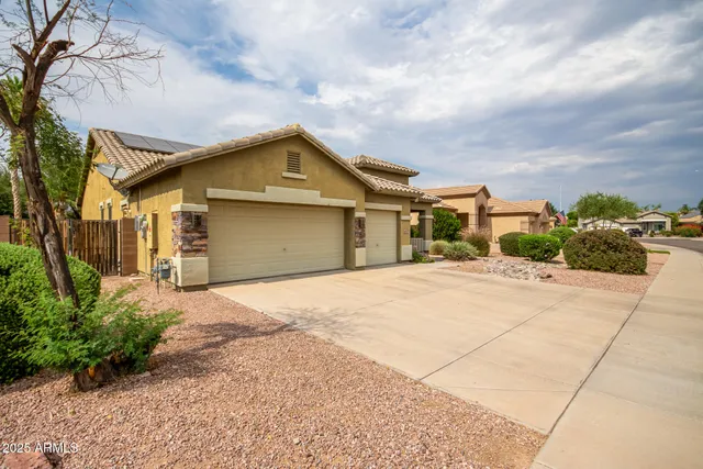 $2,800 | 1676 East Hawken Place, Chandler, AZ 85286