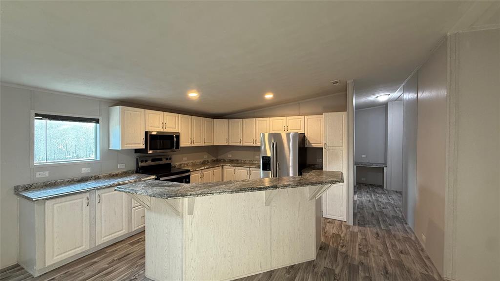 144 Wheelis Loop Decatur, TX 76234 - Photo 4 of 15 Gallery Image 4