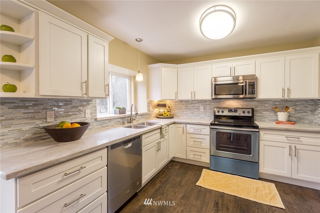 19511 Cook Road Southeast Yelm, WA 98597 - Photo 5 of 25 Gallery Image 5