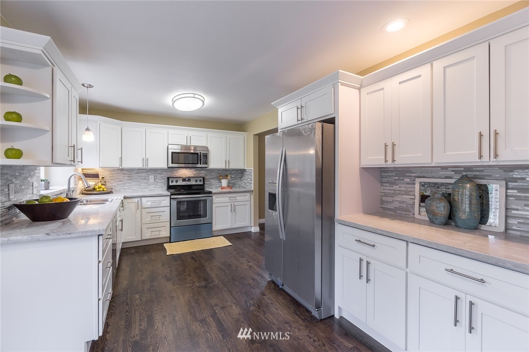 19511 Cook Road Southeast Yelm, WA 98597 - Photo 6 of 25 Gallery Image 6