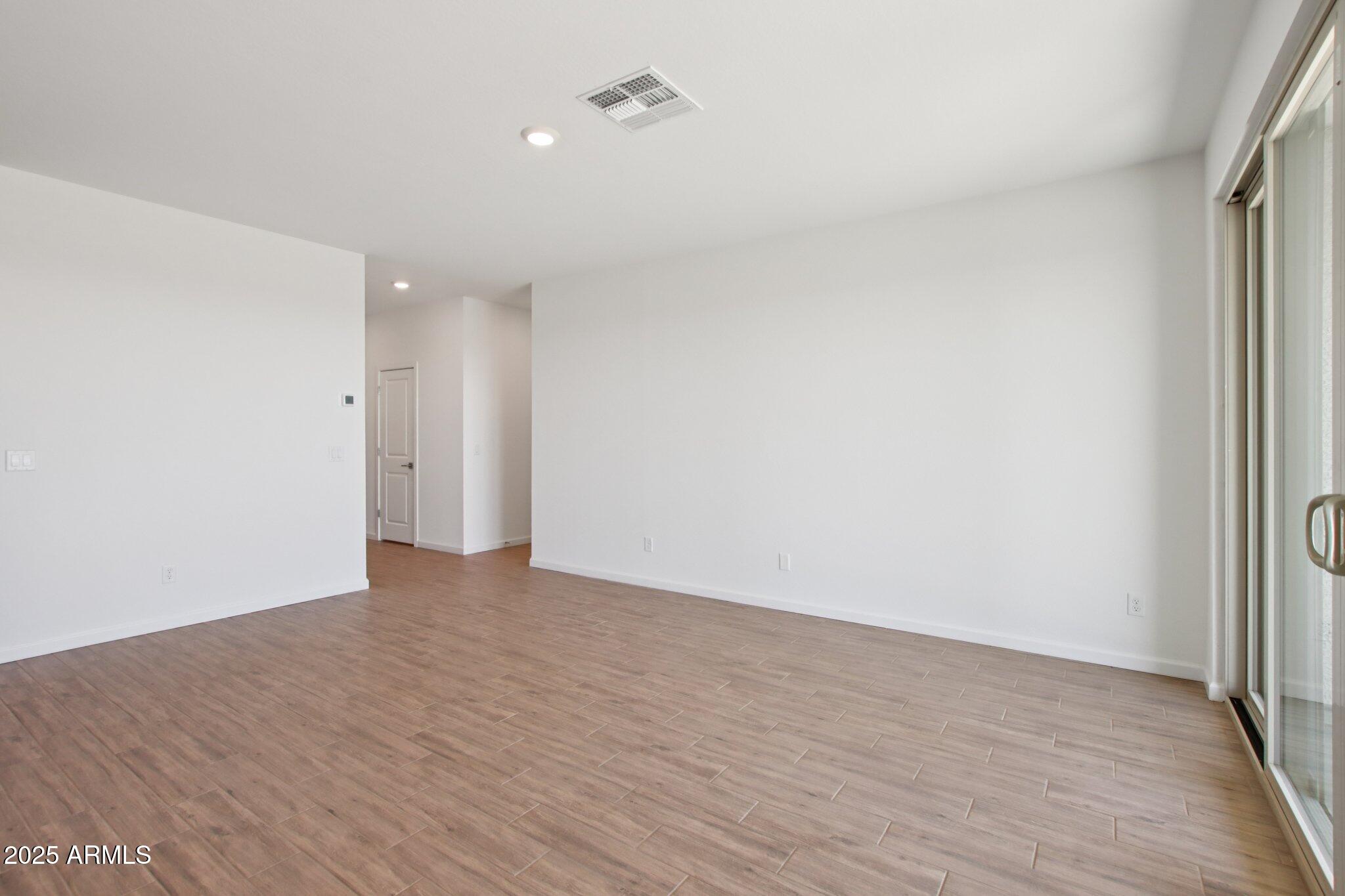 7-web-or-mls-W Bajada Rd-S1709-007