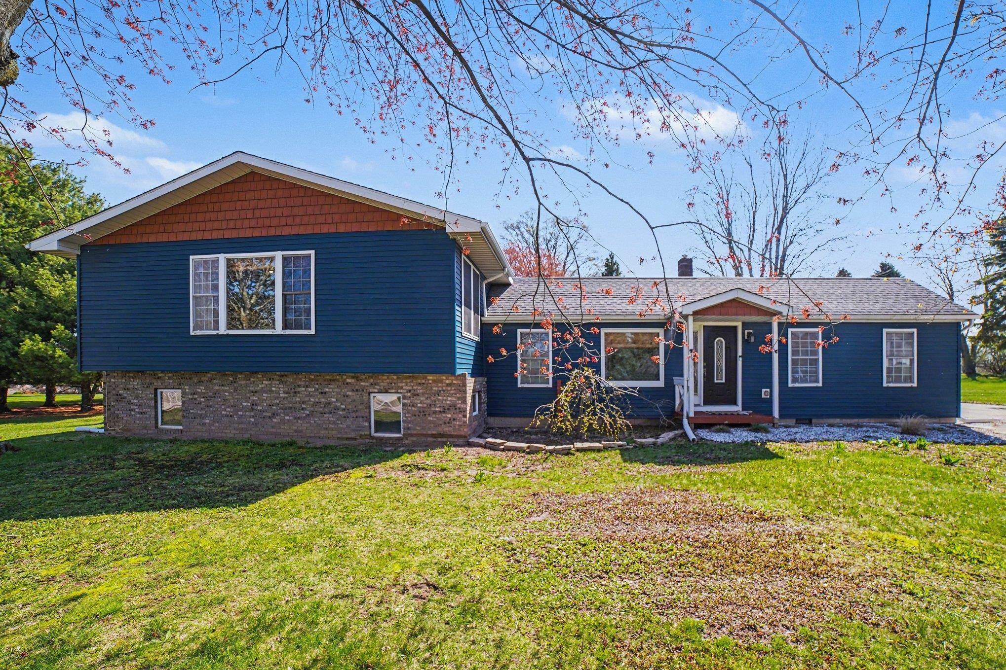 7818 North Luce Road Alma, MI 48801 - Photo 1 of 38