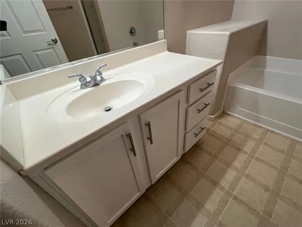 $1,500 | 2291 West Horizon Ridge Parkway, Unit 4222, Henderson, NV 89052