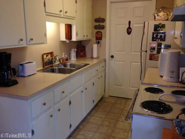 253 Edwards Center Street Elkin, NC 28621 - Photo 3 of 9 Kitchen.