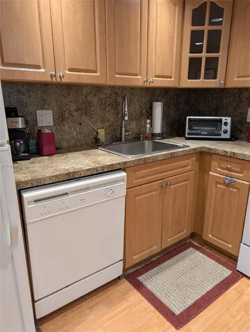 $139,900 | 900 St Charles Place, Unit L6, Pembroke Pines, FL 33026