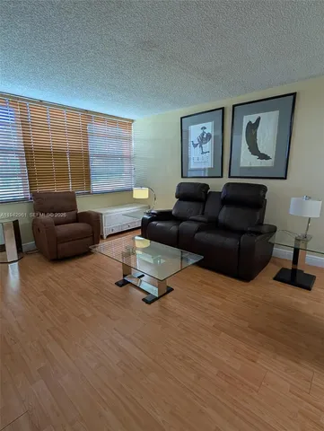 $139,900 | 900 St Charles Place, Unit L6, Pembroke Pines, FL 33026