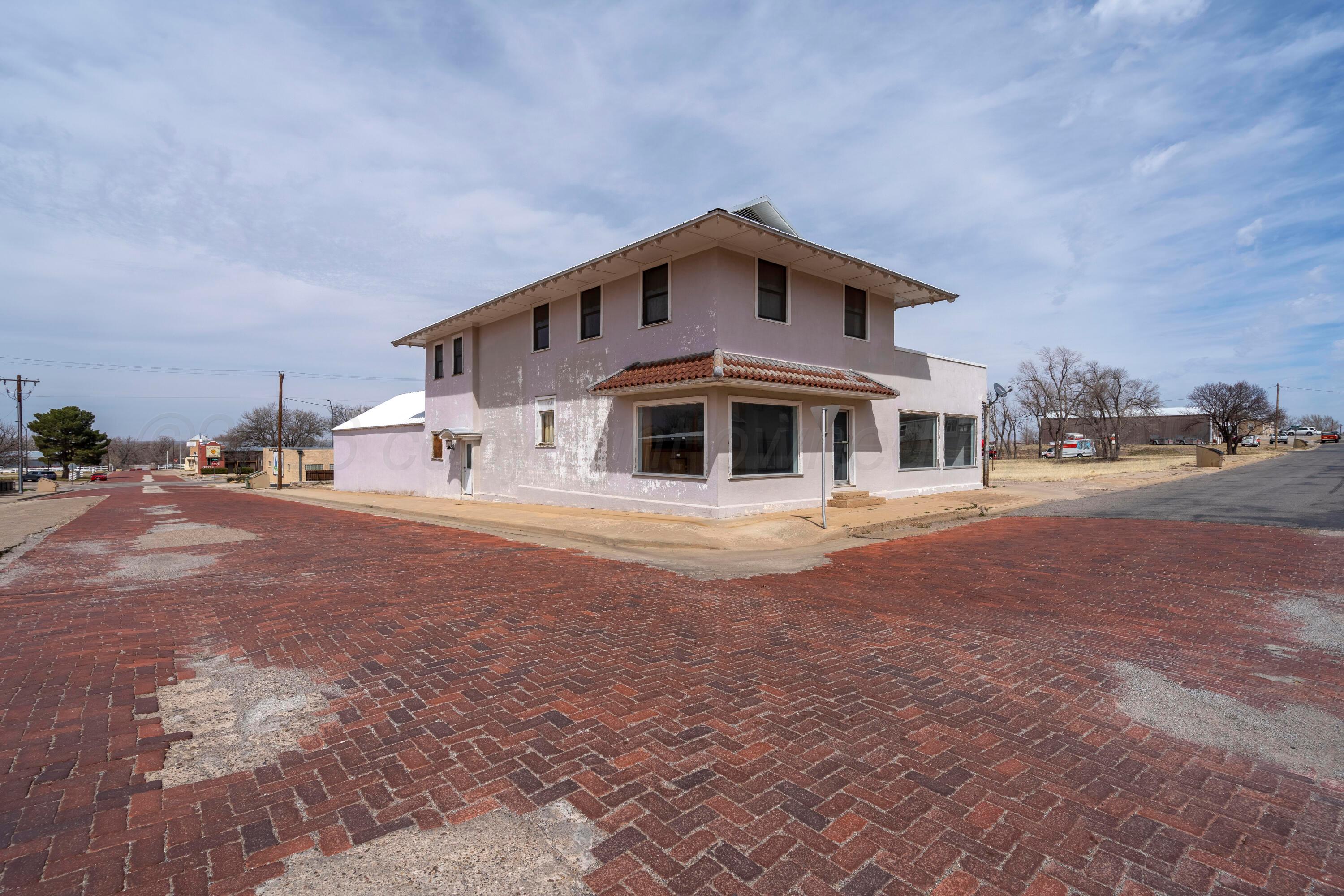 200 North 3rd Street Canadian, TX 79014 - Photo 2 of 39 outsidefrontstreet1
