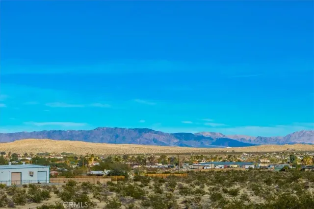 a view of an outdoor space