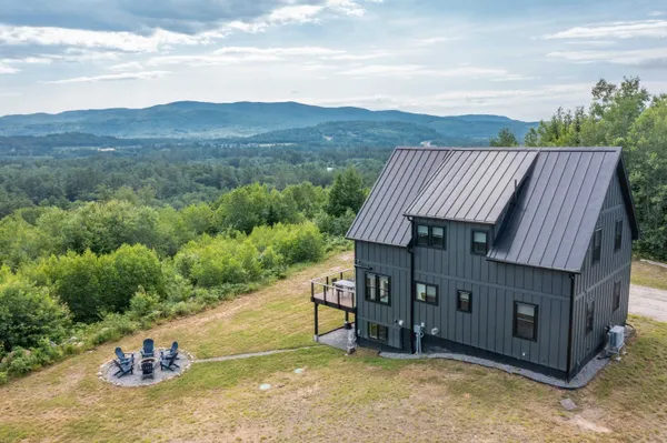 $825,000 | 82 Centennial Way, Thornton, NH 03285