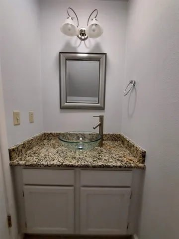 $1,295 | 606 Rio, Unit 105, Horseshoe Bay, TX 78657