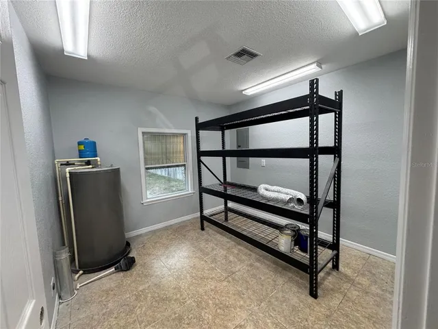 a view of entryway with workspace