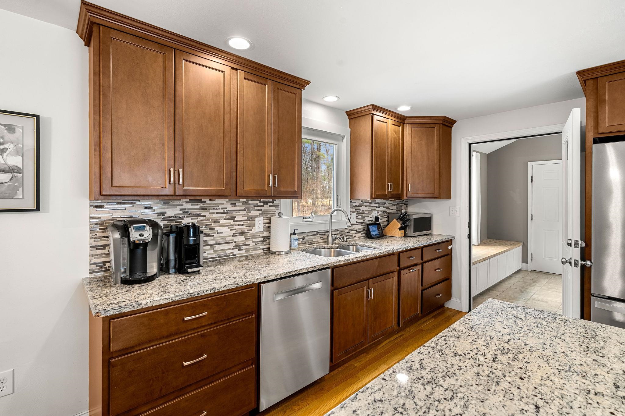 5 Falcon Drive Pelham, NH 03076 - Photo 10 of 41