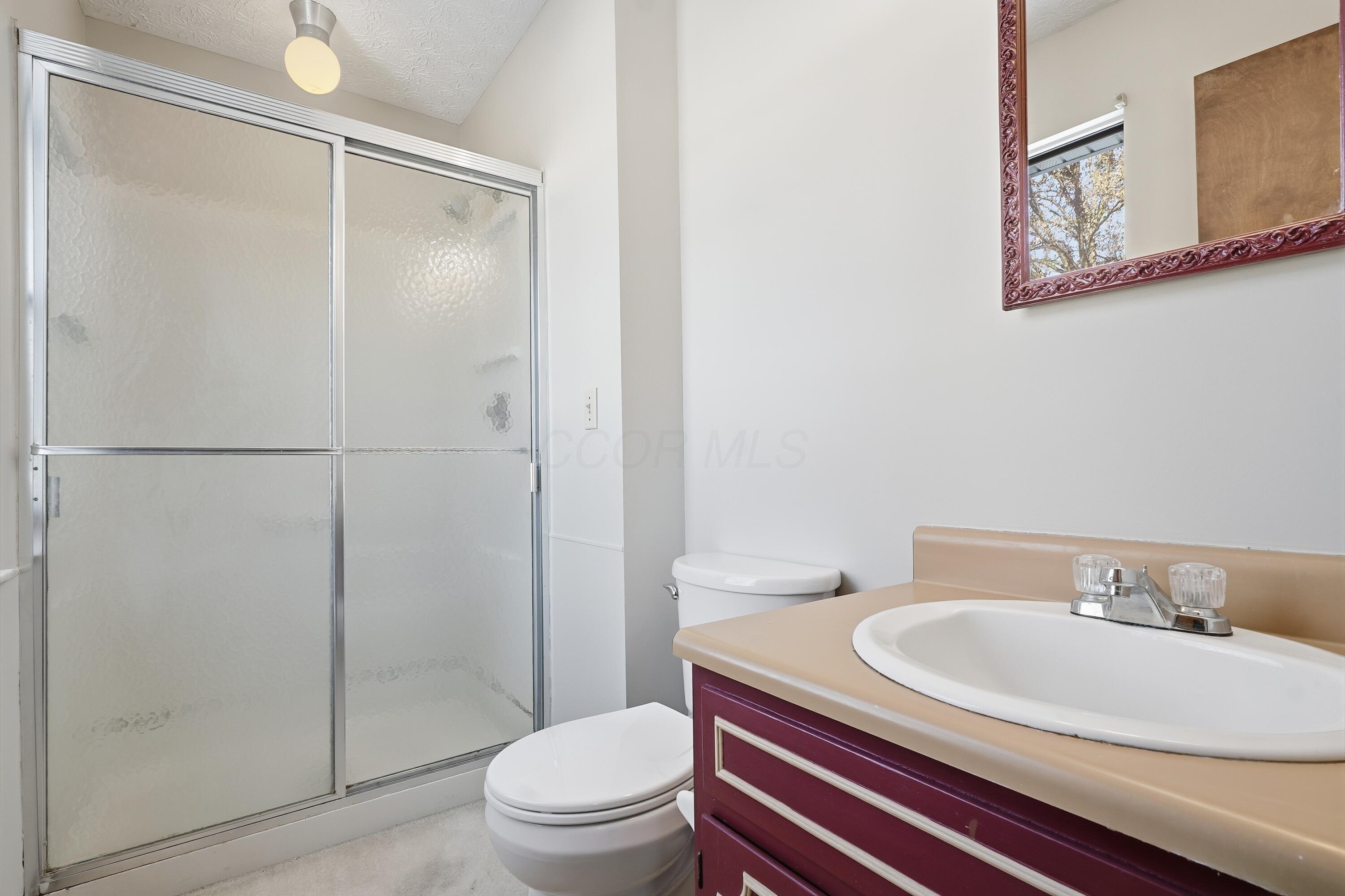 830 Lindenhaven Road Columbus, OH 43230 - Photo 22 of 43 22-owner-bathroom-2
