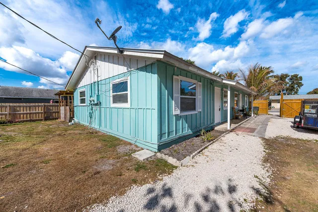 $2,050 | 2658 Southeast Amherst Street, Stuart, FL 34997