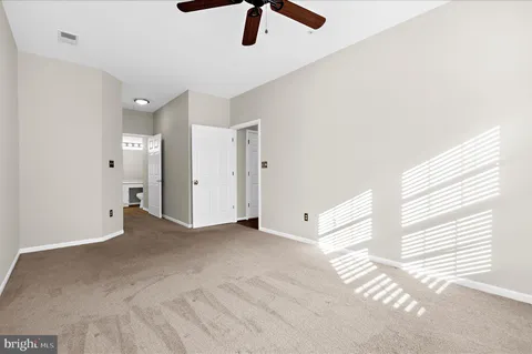 a view of empty room with ceiling fan