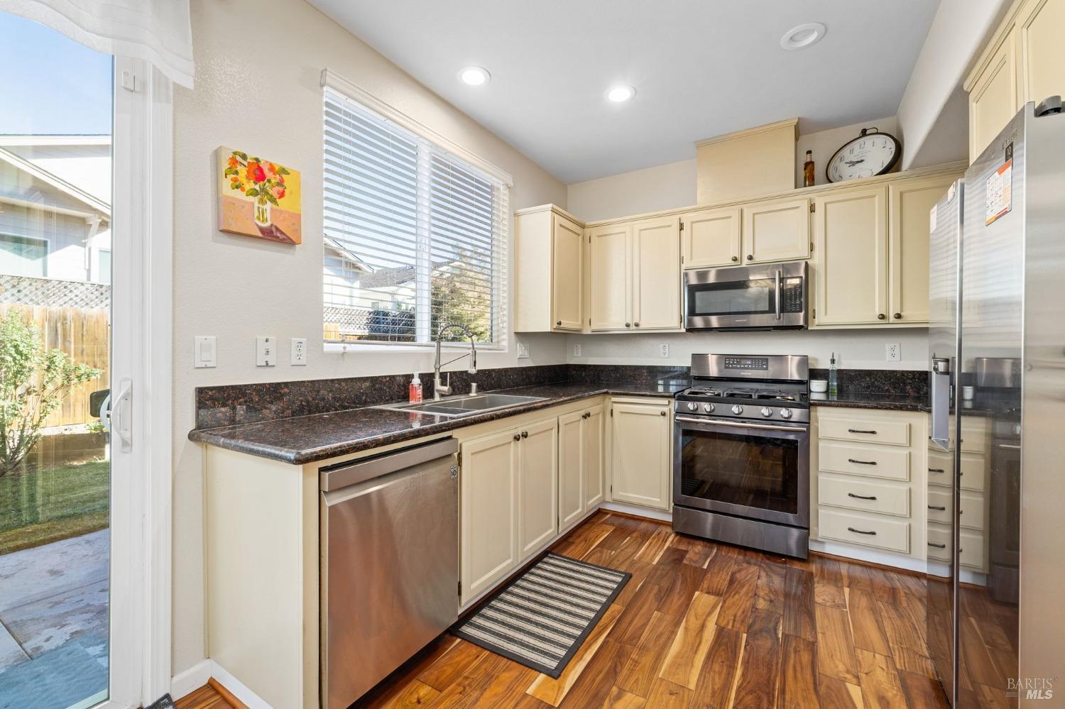 2448 Gilham Way Santa Rosa, CA 95404 - Photo 13 of 39