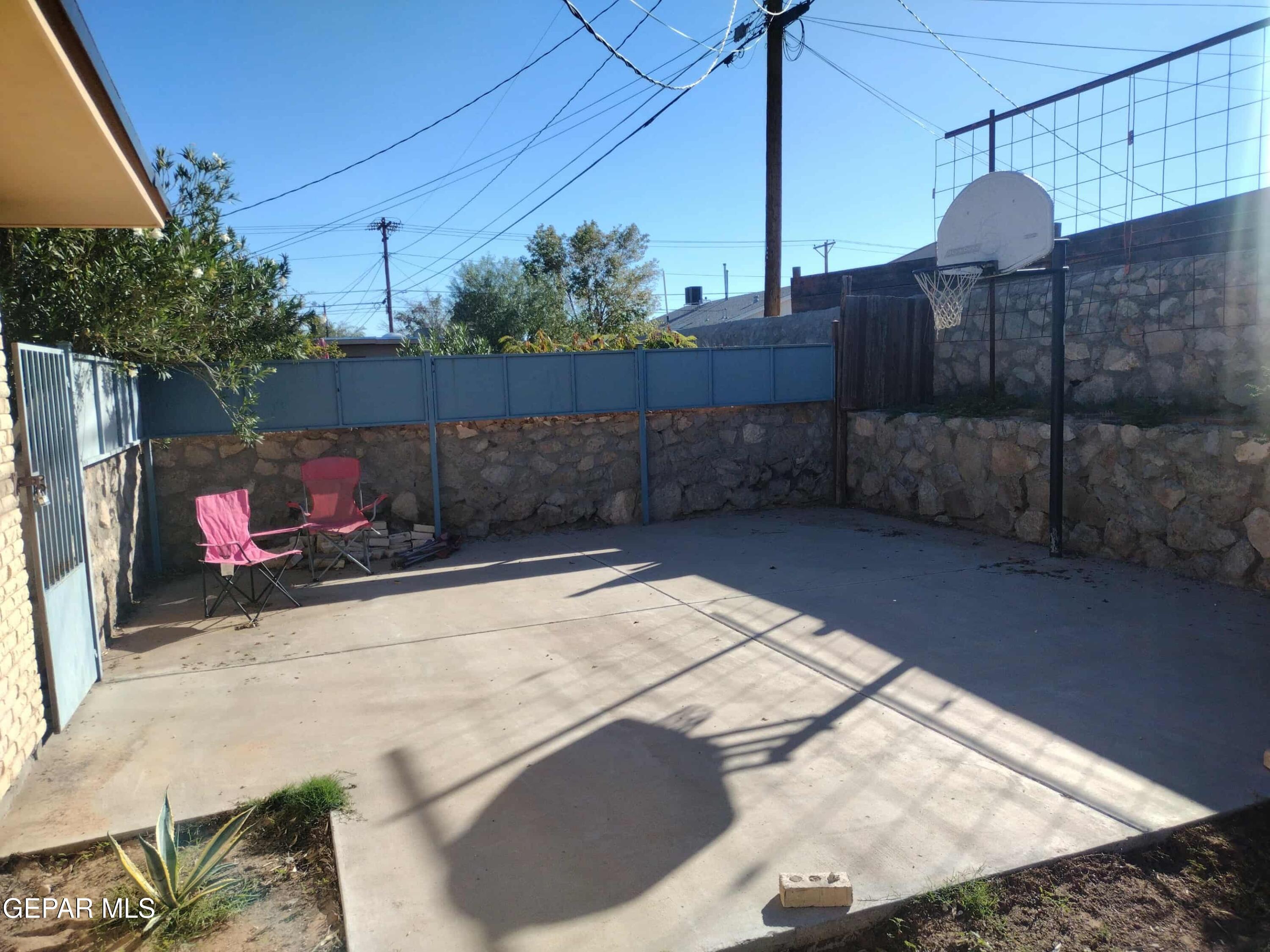 3307 Donegal Road El Paso, TX 79925 - Photo 19 of 21 a view of outdoor space with wooden fence