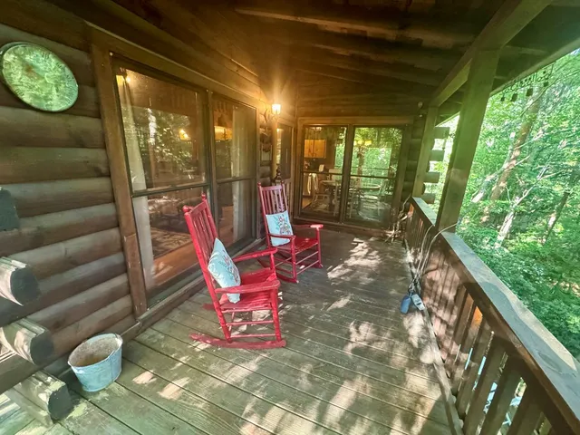 $339,900 | 135 Tomahawk Trail, Blue Ridge, GA 30513