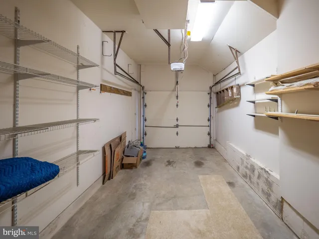 a view of a house with backyard and garden