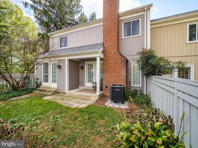 $537,500 | 20638 Highland Hall Drive, Montgomery Village, MD 20886