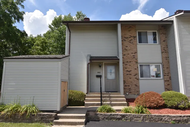 $199,900 | 842 Oakside Lane, University Park, IL 60484