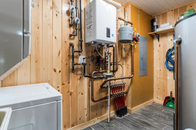 $1,261,000 | 7148 County Road 42 Northeast, Alexandria, MN 56308