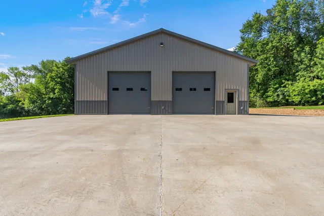 $1,261,000 | 7148 County Road 42 Northeast, Alexandria, MN 56308