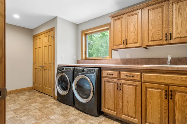 $1,261,000 | 7148 County Road 42 Northeast, Alexandria, MN 56308