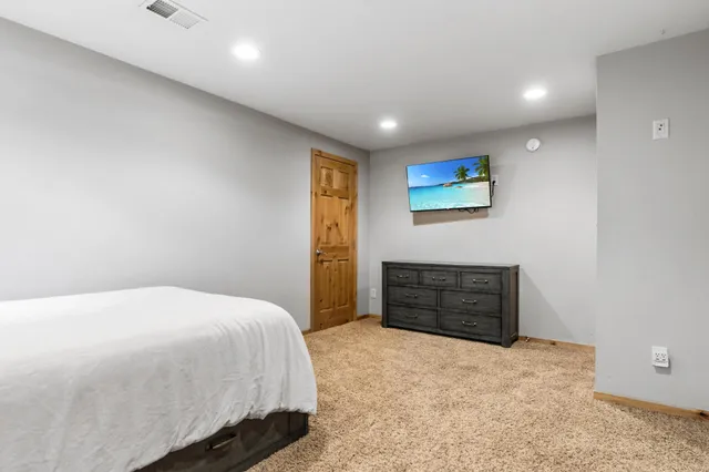 $1,261,000 | 7148 County Road 42 Northeast, Alexandria, MN 56308