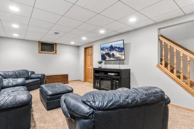 $1,261,000 | 7148 County Road 42 Northeast, Alexandria, MN 56308