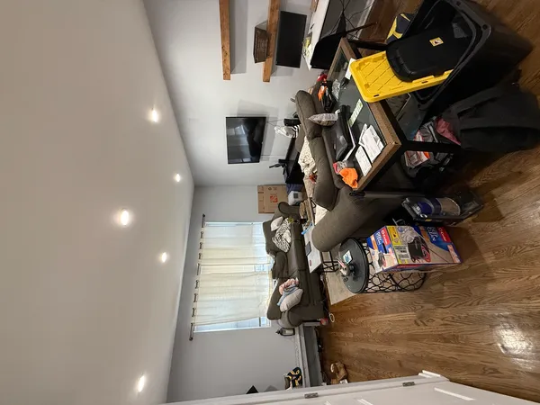 $2,695 | 518 North May Street, Unit 1, Chicago, IL 60642
