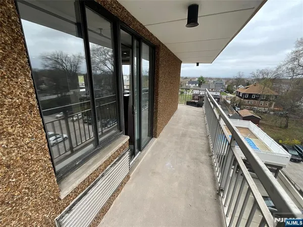 $2,600 | 151 Prospect Avenue, Unit 6C, Hackensack, NJ 07601