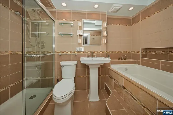 $2,600 | 151 Prospect Avenue, Unit 6C, Hackensack, NJ 07601