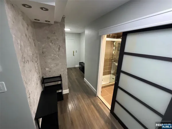 $2,600 | 151 Prospect Avenue, Unit 6C, Hackensack, NJ 07601