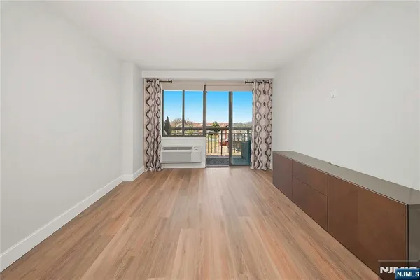 $2,600 | 151 Prospect Avenue, Unit 6C, Hackensack, NJ 07601