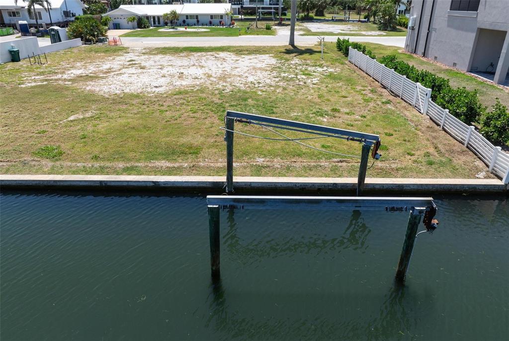 581 Rountree Drive Longboat Key, FL 34228 - Photo 9 of 50 a view of a swimming pool
