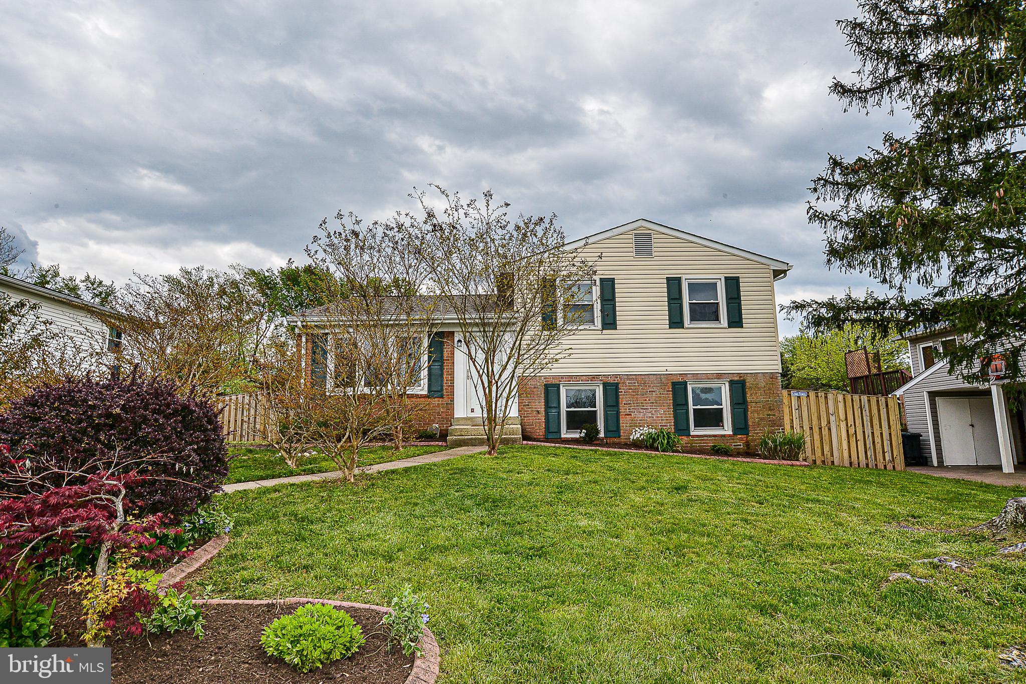 4215 Lees Corner Road Chantilly, VA 20151 - Photo 3 of 38 Lovely landscaping abounds.
